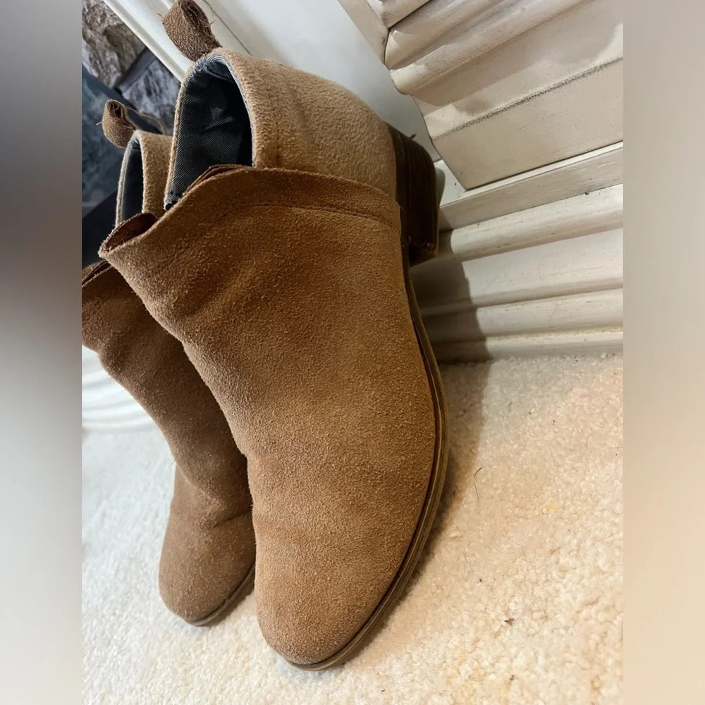 Tom’s ankle women’s boots size 8